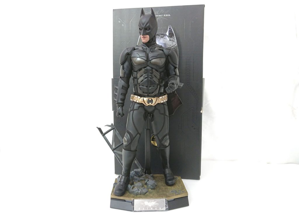 プレゼント サプライズ Hot Toys DCコミックス バットマン ビギンス