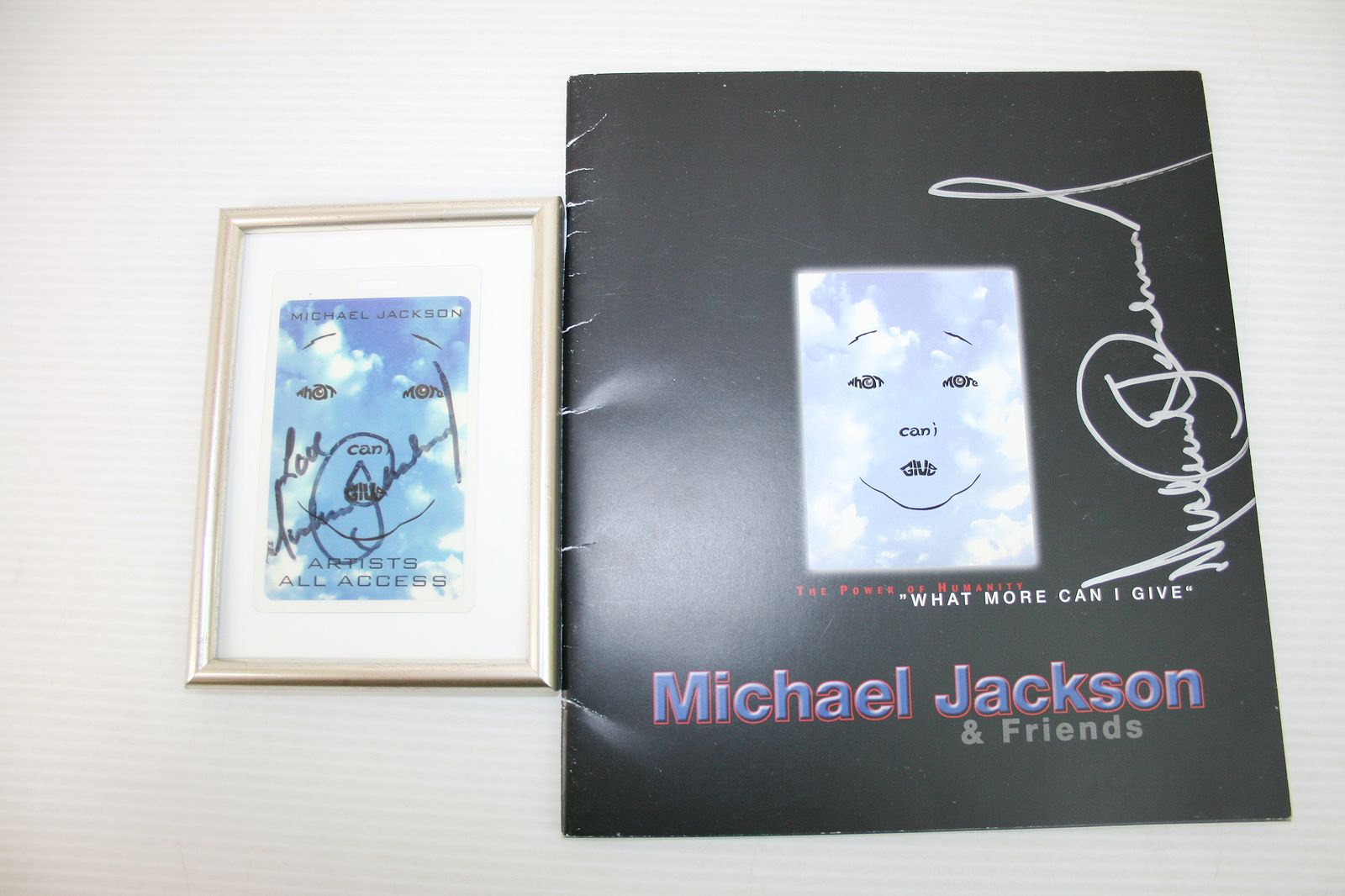 2010 Julien's AUCTION マイケル・ジャクソン What More Can I Give サイン入りパス&サイン入りプログラム
