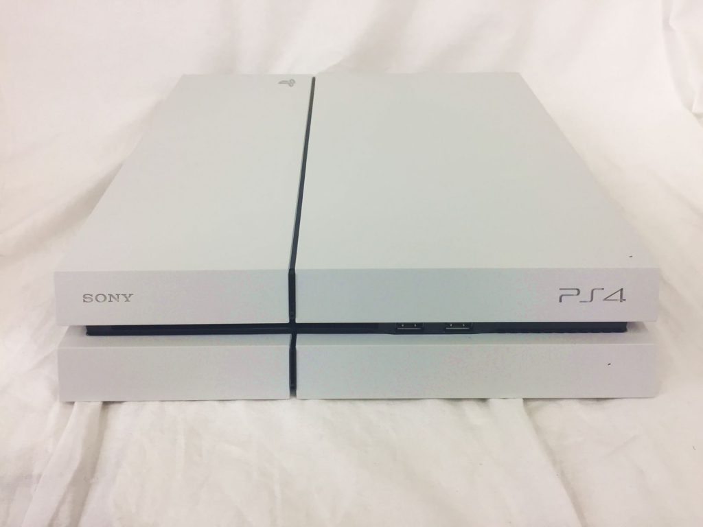 PlayStation 4 グレイシャー・ホワイト CUH-1200Aを買取ました