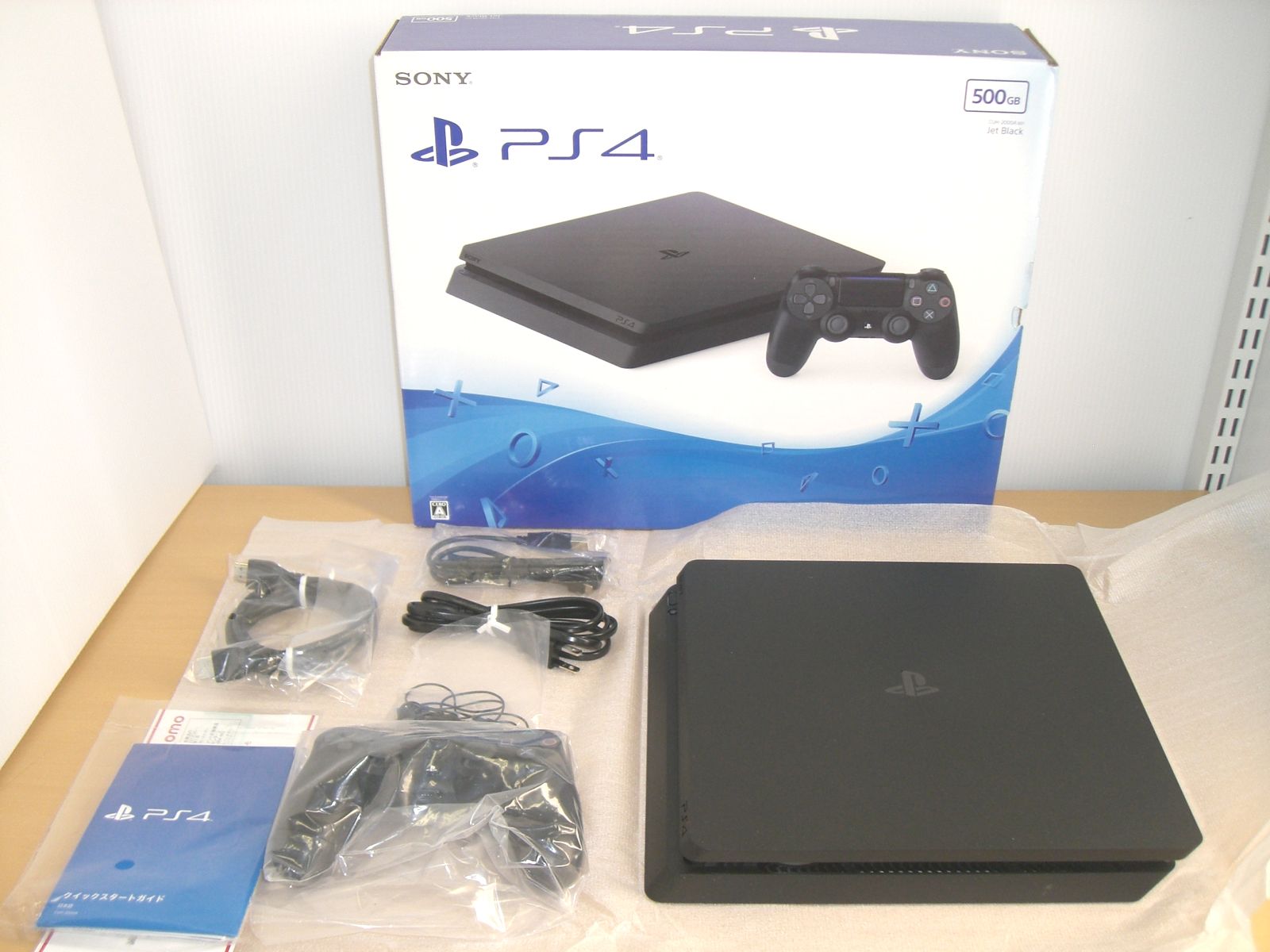 PlayStation 4 ジェット・ブラック 500GB(CUH-2000AB01) [PlayStation 4]